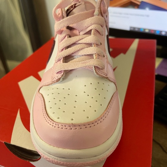 Nike dunk low GS ‘Pink Foam’ - Picture 3 of 5